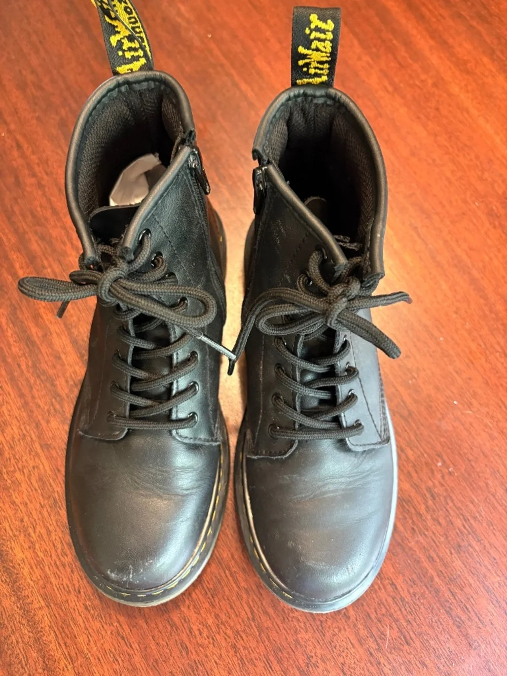 Ecu Doc Martins. Black Big Kid 4 M